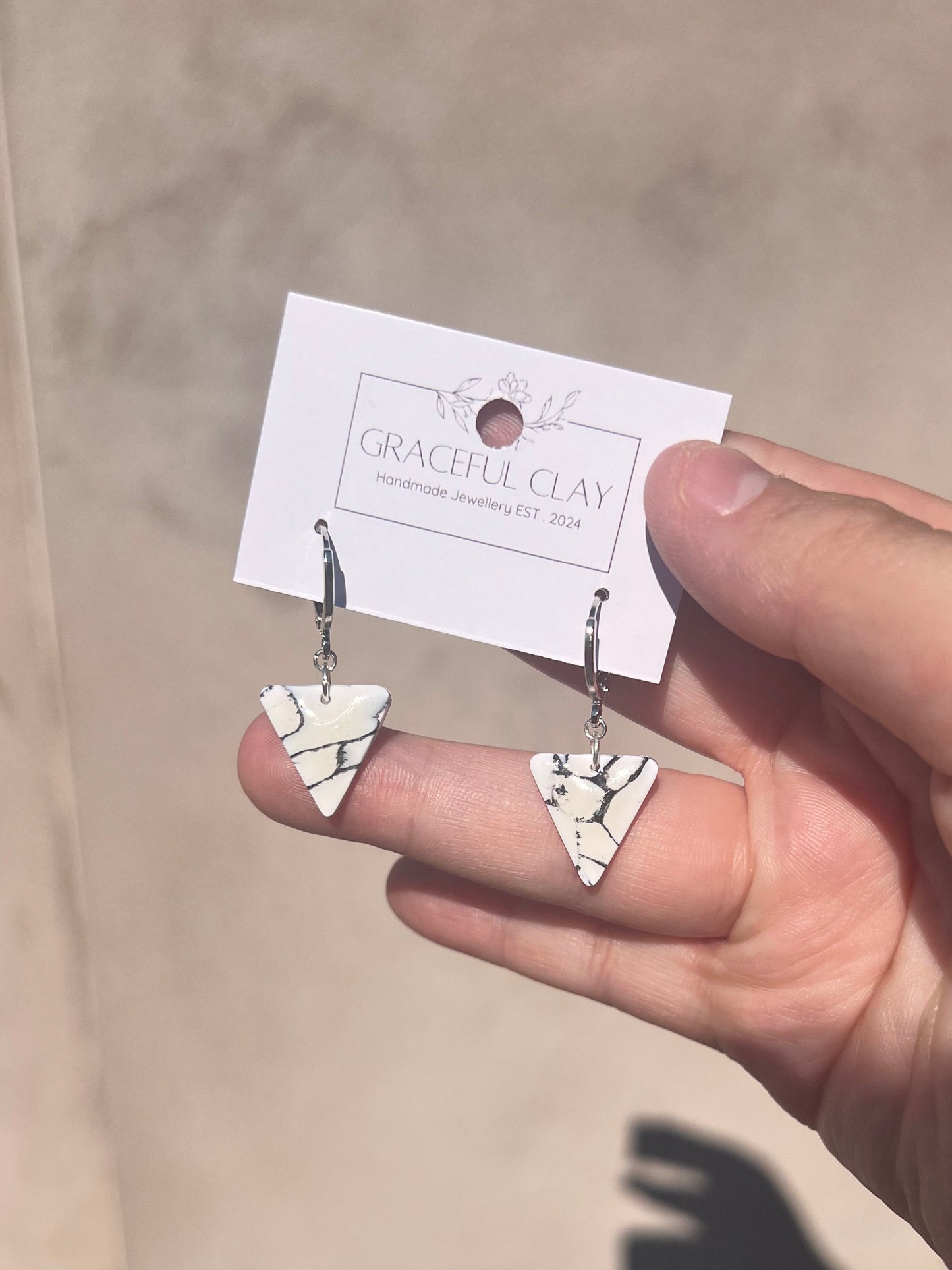 Triangle shaped white marble Huggies