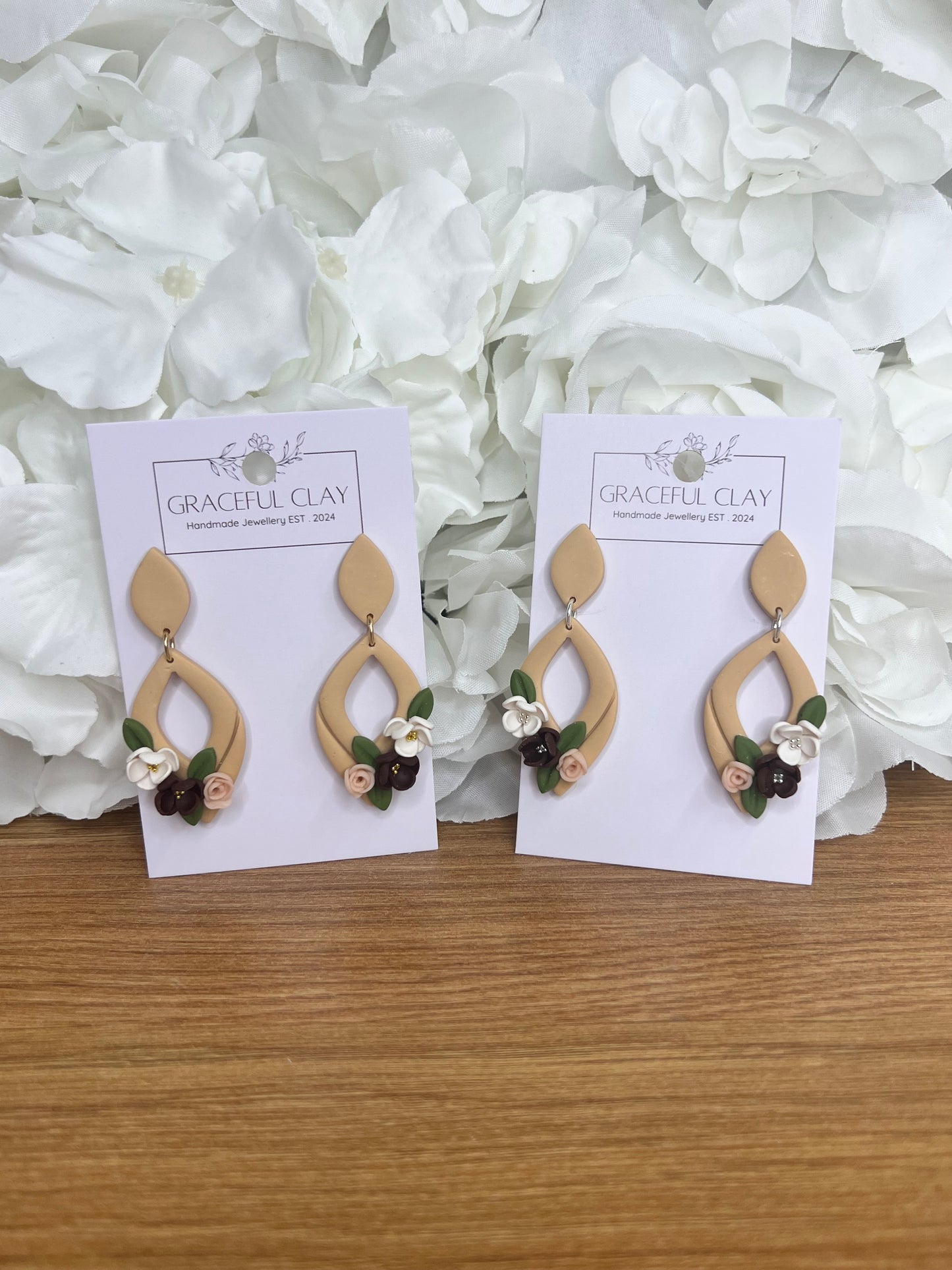 Beige floral earrings