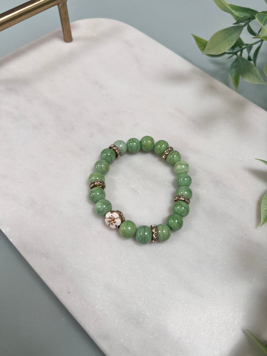 Green cracked glass beads & gold flower charm stretch bracelet